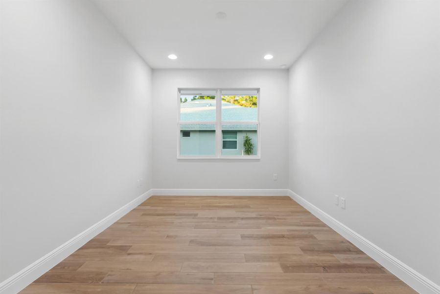 Spacious, unfurnished interior of a new home in , Vero Beach (Image 30).