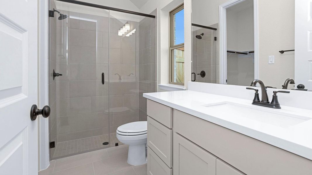 Furnished interior view inside a new home in Evergreen 50', Conroe (Image 9).