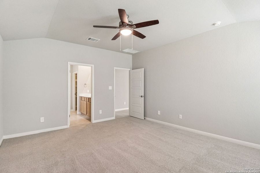 Spacious, unfurnished interior of a new home in Arcadia Ridge - Classic Series, San Antonio (Image 34).