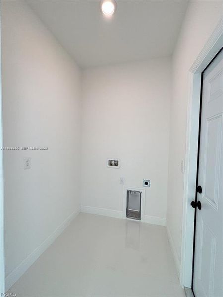 Spacious, unfurnished interior of a new home in , Lehigh Acres (Image 18).