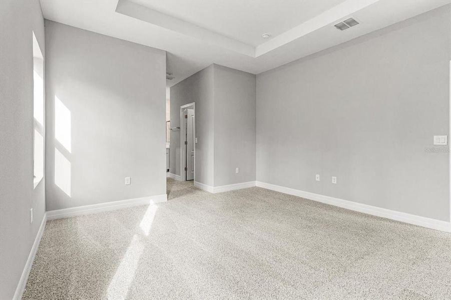 Spacious, unfurnished interior of a new home in , Homosassa (Image 21).