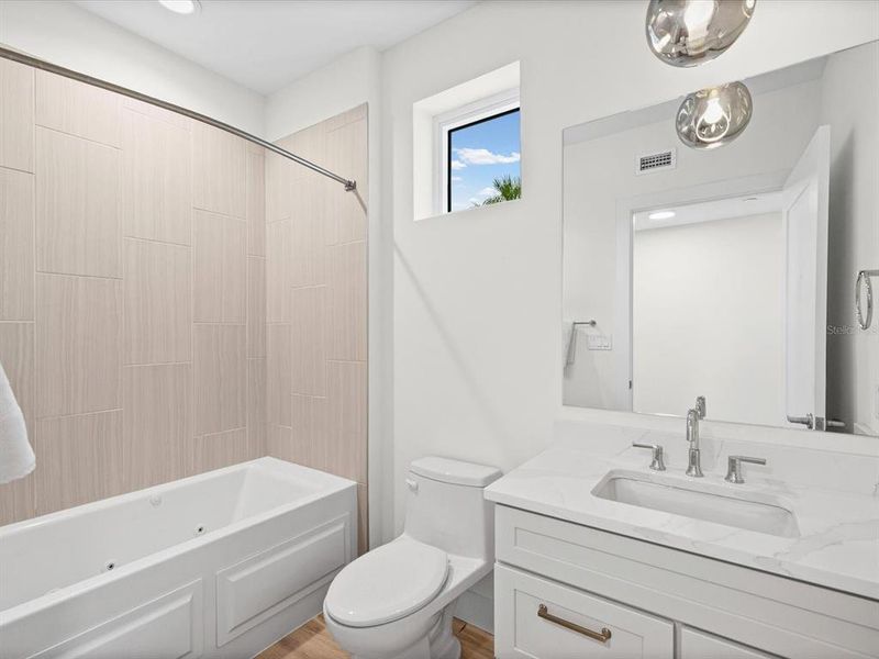 Furnished interior view inside a new home in , Clearwater (Image 33).