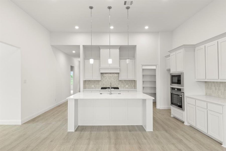 10. 530 San Angelo - Kitchen 10. 530 San Angelo - Kitchen