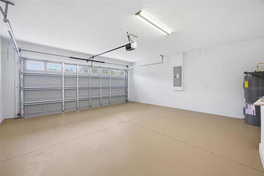 Spacious, unfurnished interior of a new home in , Ocala (Image 14).