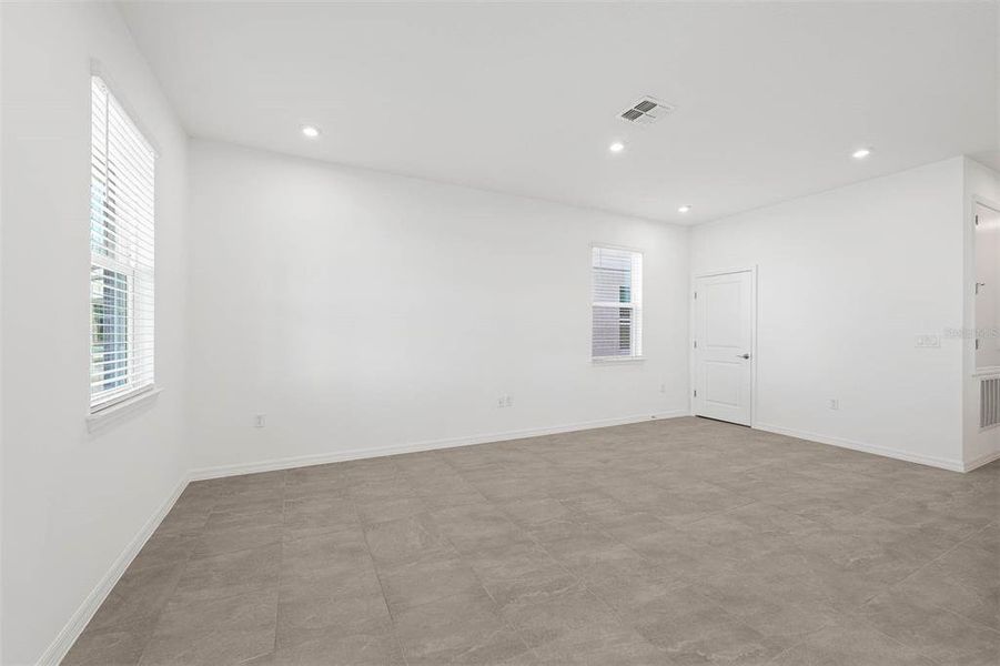 Spacious, unfurnished interior of a new home in , Debary (Image 24).