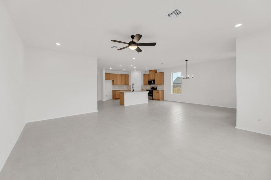 Spacious, unfurnished interior of a new home in Mustang Valley, Manor (Image 15).