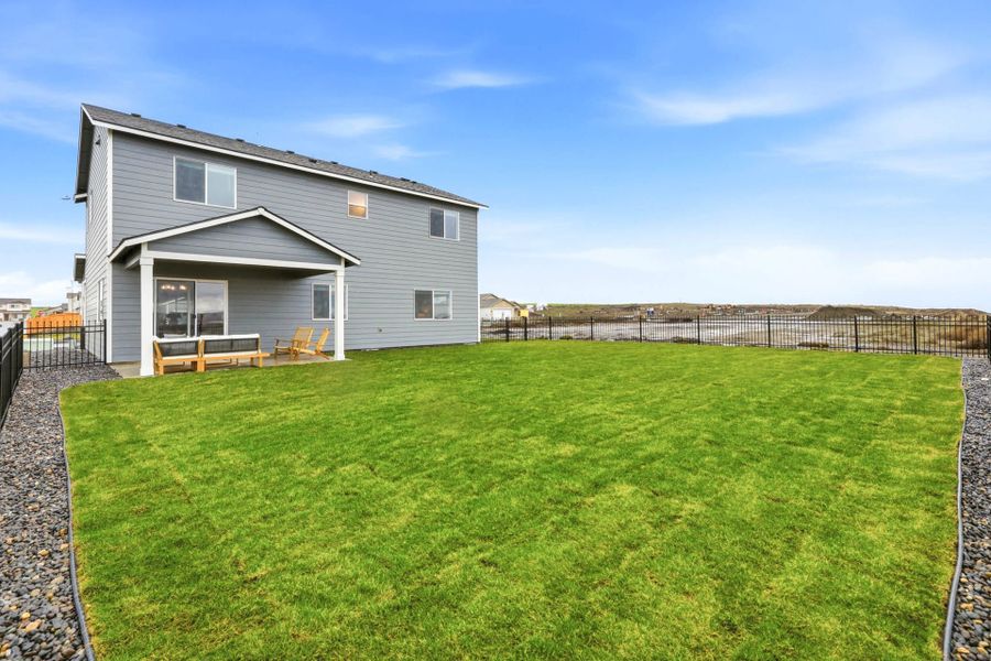 Exterior details and patio area of a home in Upland Meadows, Hermiston (Image 22).
