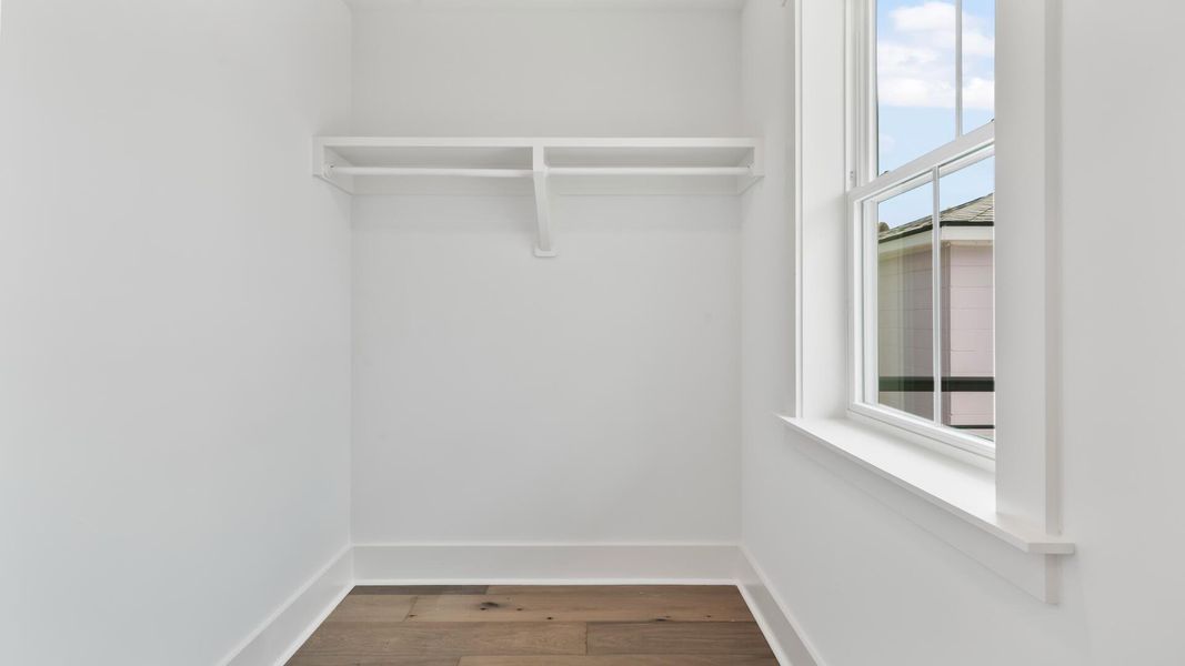 Spacious, unfurnished interior of a new home in Grants Court, Charleston (Image 22).