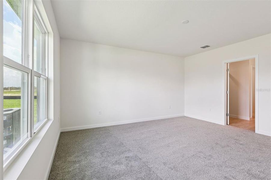 Spacious, unfurnished interior of a new home in Willowbrook North, Winter Haven (Image 27).