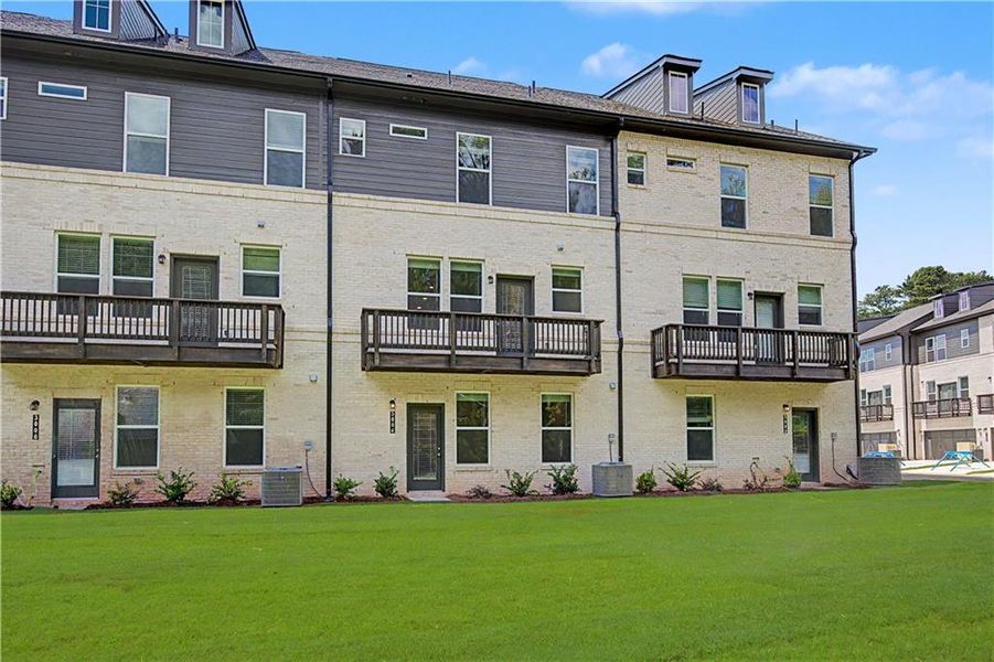 Exterior details and patio area of a home in Daybreak, Newnan (Image 18).