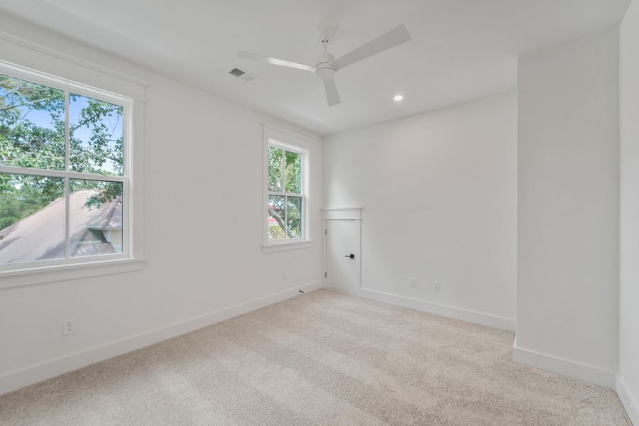 Spacious, unfurnished interior of a new home in , Hollywood (Image 19).