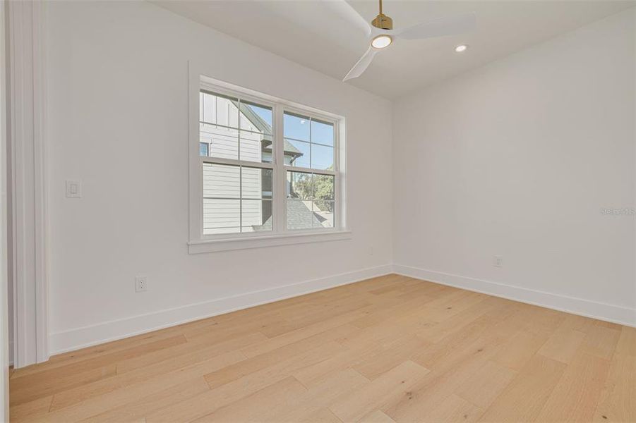 Spacious, unfurnished interior of a new home in , St. Petersburg (Image 40).