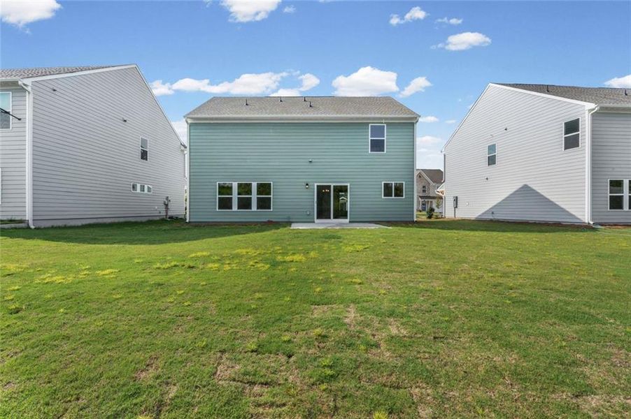 Exterior details and patio area of a home in Twin Lakes, Hoschton (Image 21).