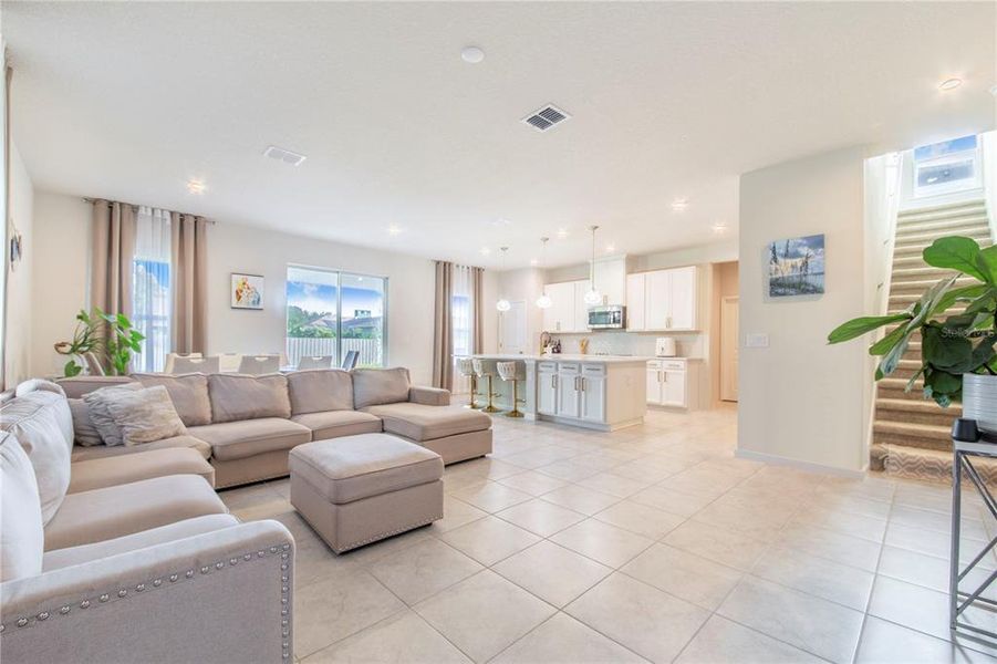 Furnished interior view inside a new home in , Winter Haven (Image 5).