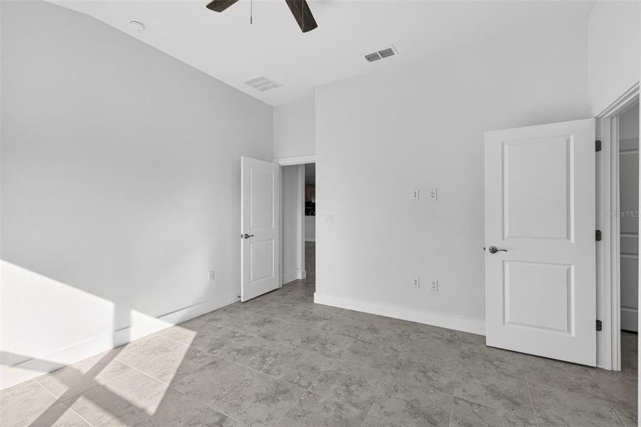 Spacious, unfurnished interior of a new home in , Port Charlotte (Image 16).