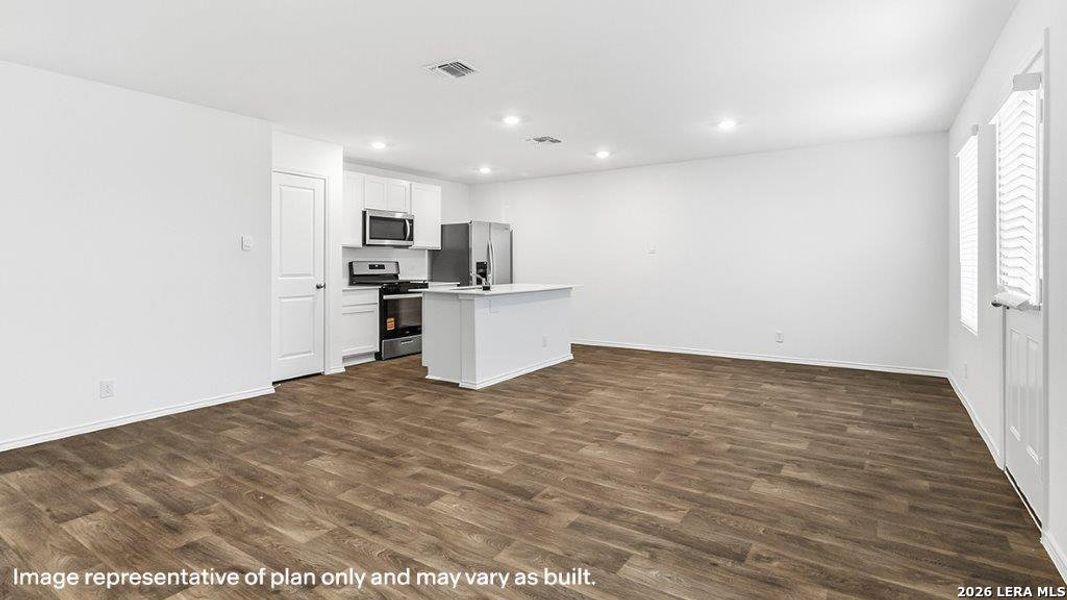 Spacious, unfurnished interior of a new home in Blue Ridge Ranch, San Antonio (Image 25).