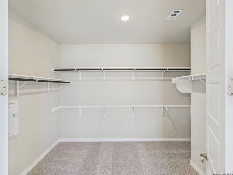 Spacious, unfurnished interior of a new home in Ladera, San Antonio (Image 19).