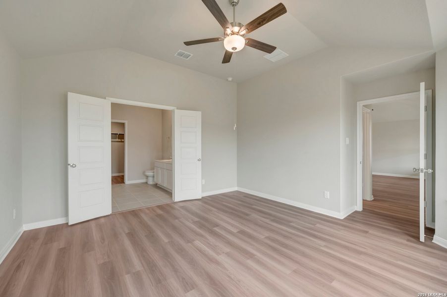 Spacious, unfurnished interior of a new home in Hickory Ridge Estates, Elmendorf (Image 17).