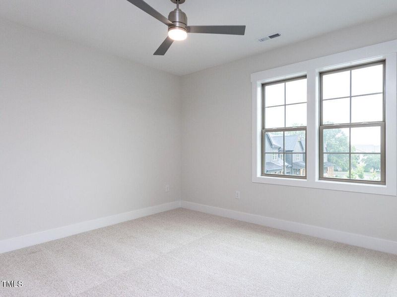 031-1280x960-bedroom