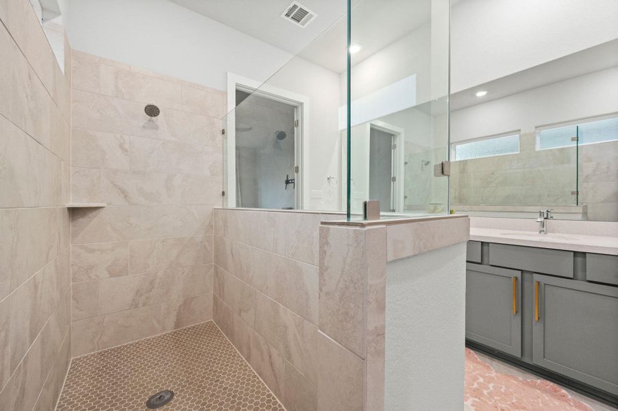 Furnished interior view inside a new home in Bluffview 50s, Leander (Image 23). Furnished interior view inside a new home in Bluffview 50s, Leander (Image 23).