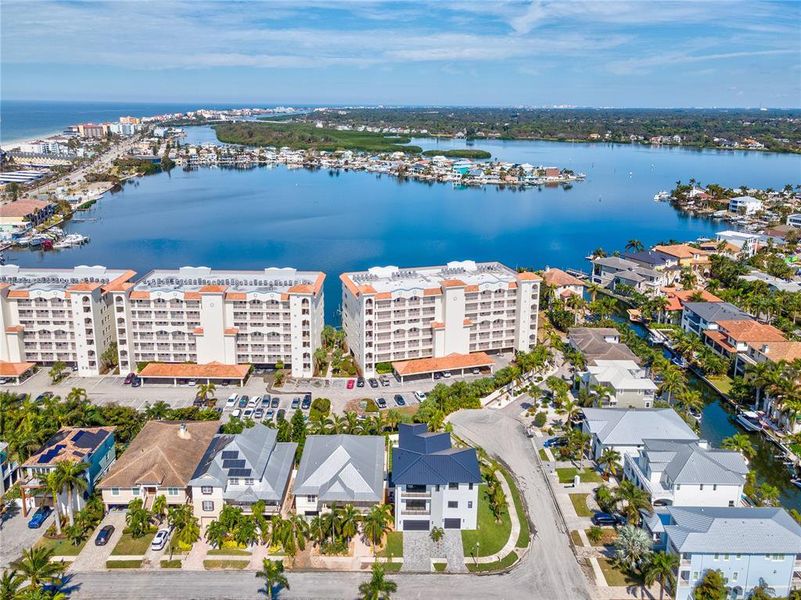 Condo located in Redington Shores, FL showcasing its design and architecture (Image 3).