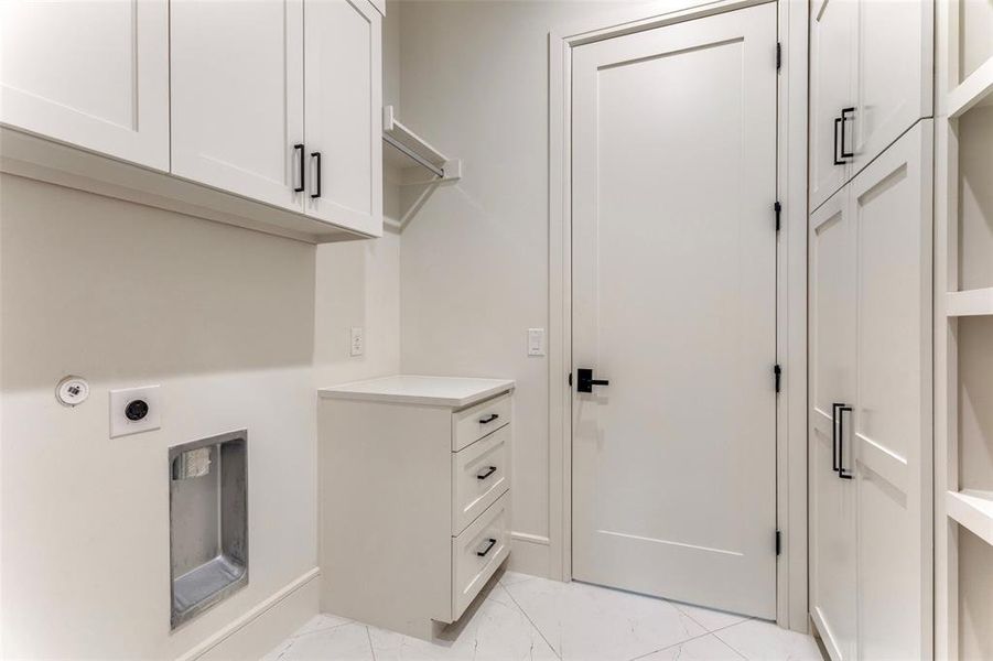 Furnished interior view inside a new home in , Fort Worth (Image 14).