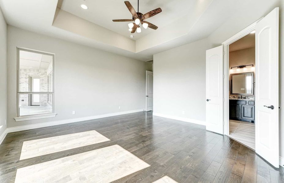 Representative unfurnished interior of a home built from the 4590 by Ravenna Homes in Artavia 70′, Conroe (Image 27).