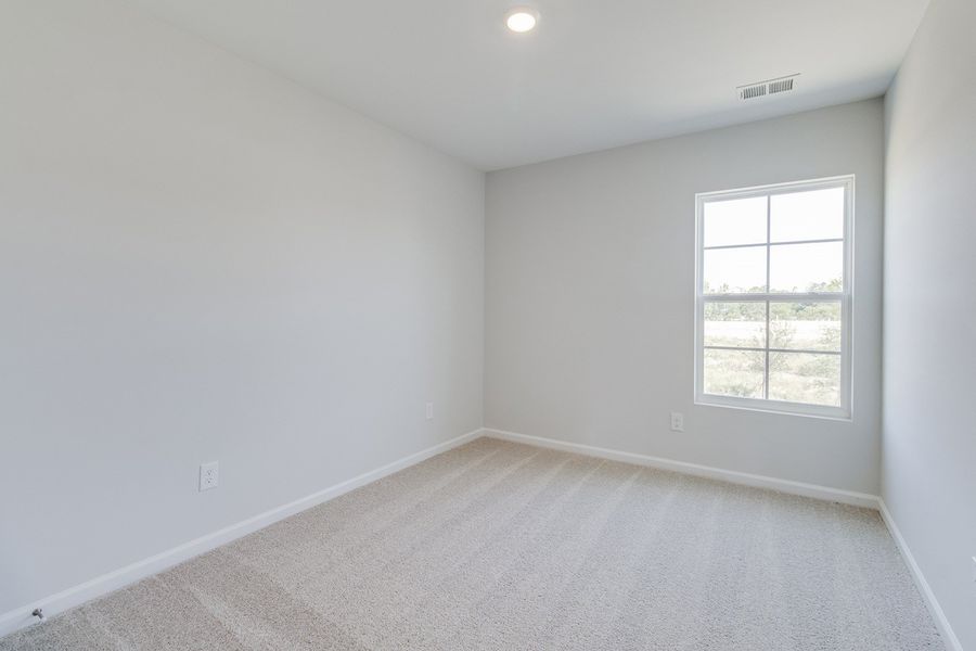 Spacious, unfurnished interior of a new home in Astoria, Columbia (Image 28).