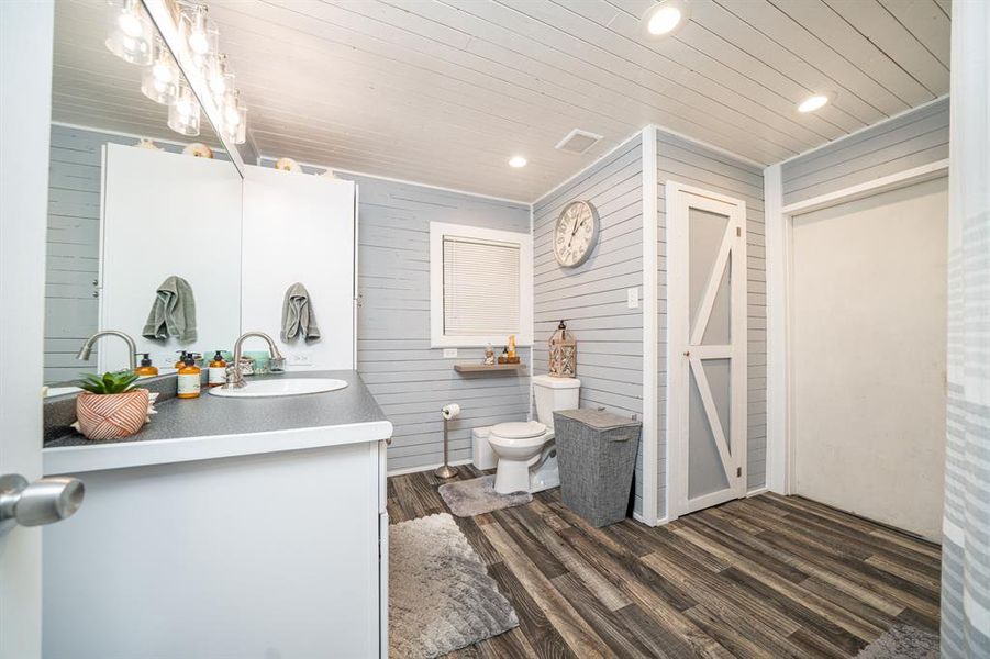 Furnished interior view inside a new home in , Leesburg (Image 13).