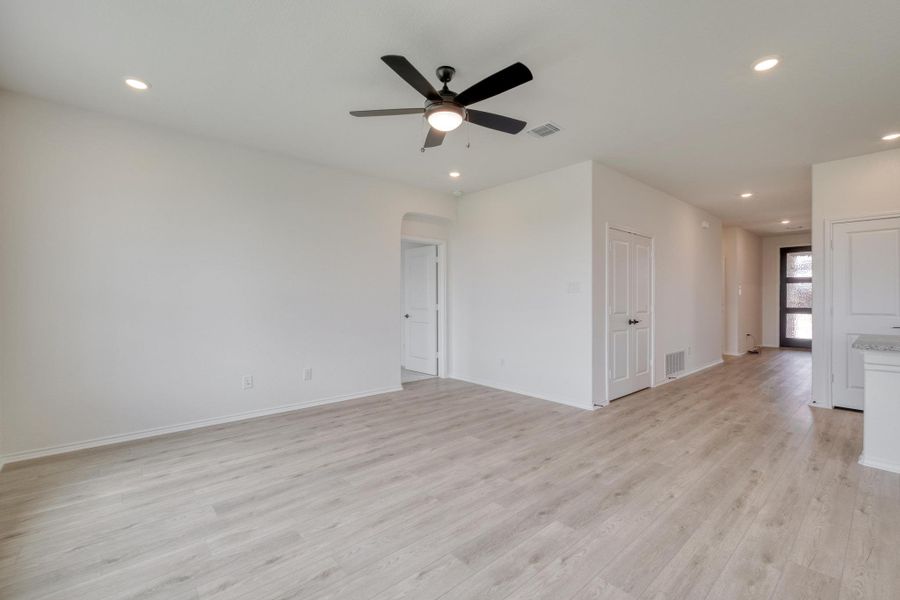 Spacious, unfurnished interior of a new home in Mustang Valley, Manor (Image 15).