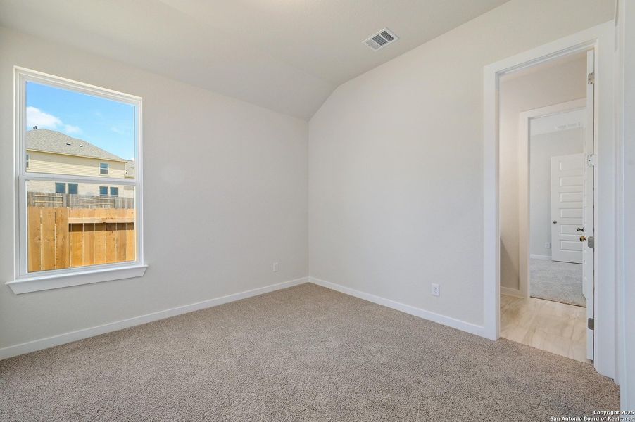 Spacious, unfurnished interior of a new home in Meyer Ranch, New Braunfels (Image 23).