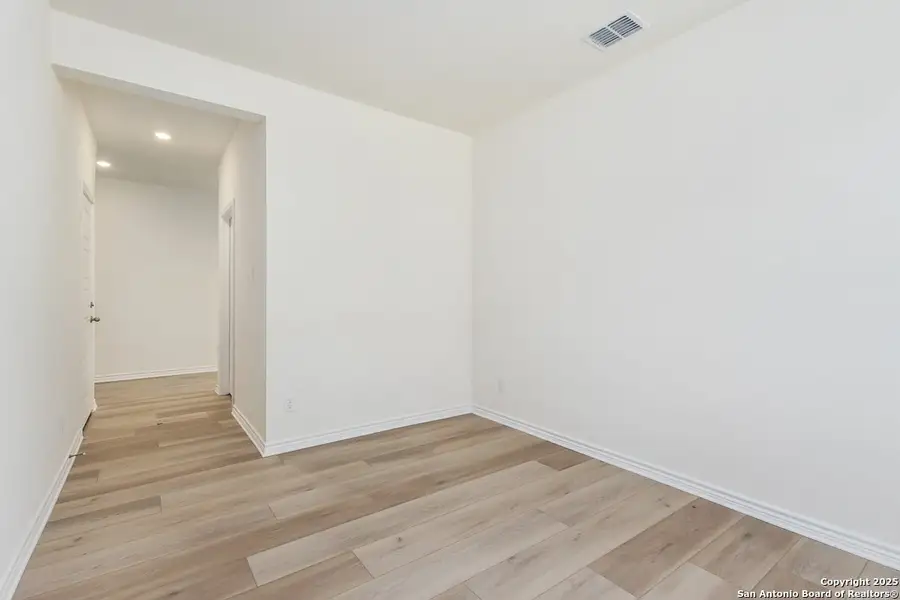 Spacious, unfurnished interior of a new home in Shoreline Park - Classic Collection, Boerne (Image 7). Spacious, unfurnished interior of a new home in Shoreline Park - Classic Collection, Boerne (Image 7).