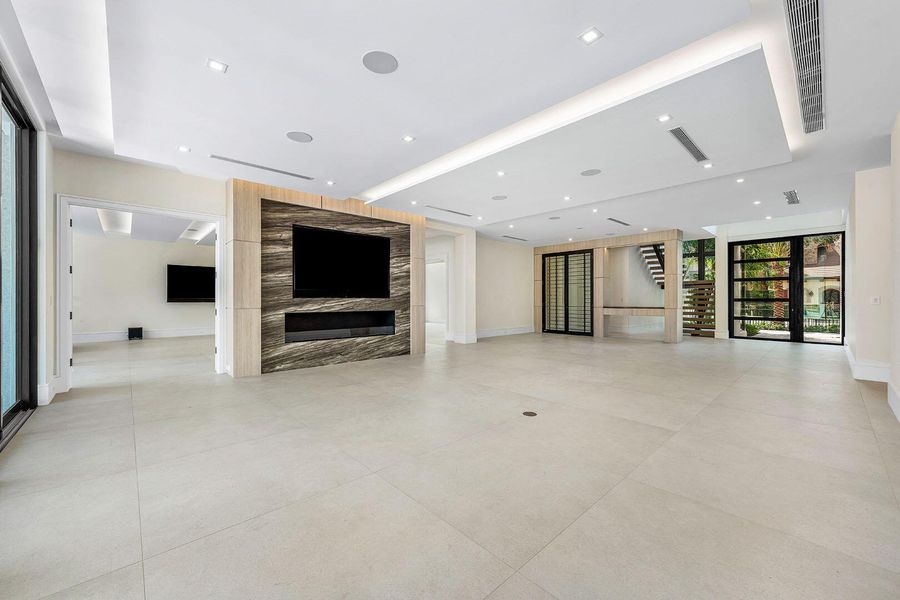 Spacious, unfurnished interior of a new home in , Boca Raton (Image 60).