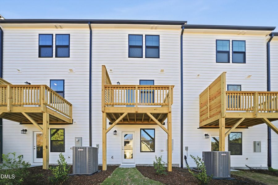 SUN_ElmGrove_Pic_Wyatt_Back_1of1