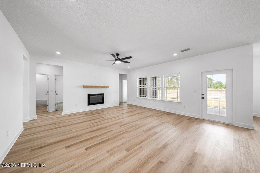 Spacious, unfurnished interior of a new home in , Sanderson (Image 32).