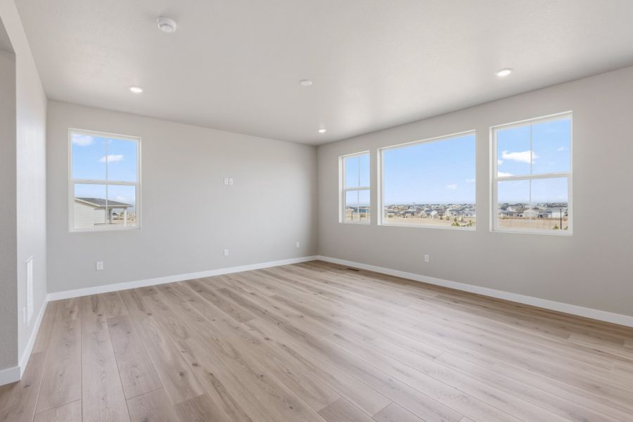 Spacious, unfurnished interior of a new home in The Aurora Highlands, Aurora (Image 14).