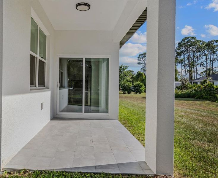 Exterior details and patio area of a home in , Sebring (Image 21).