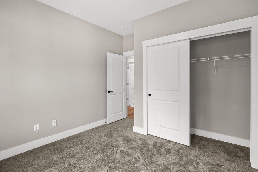 Spacious, unfurnished interior of a new home in , North Charleston (Image 5).