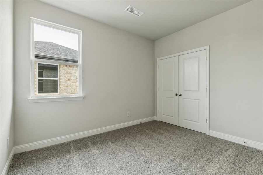 Spacious, unfurnished interior of a new home in Santorini, Seagoville (Image 16).