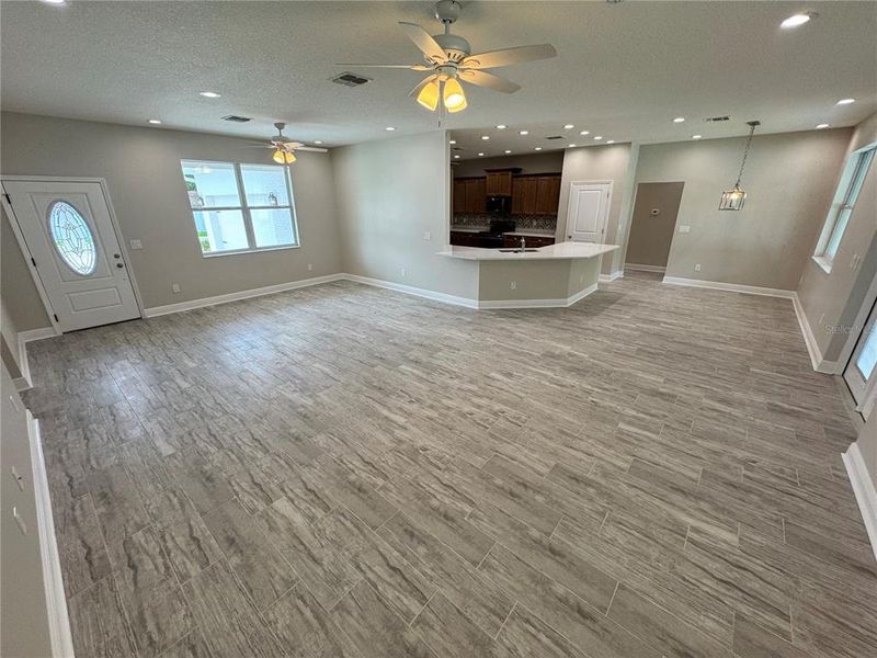 Spacious, unfurnished interior of a new home in , Dade City (Image 23).