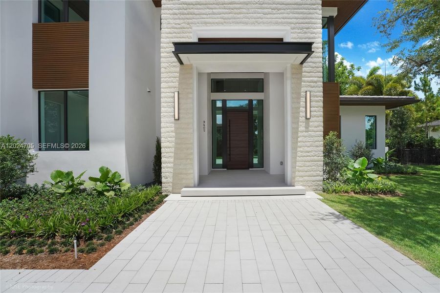 Exterior details and patio area of a home in , Pinecrest (Image 28).