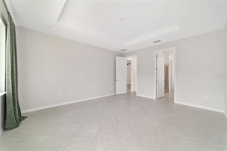 Spacious, unfurnished interior of a new home in Calesa Township, Ocala (Image 25).