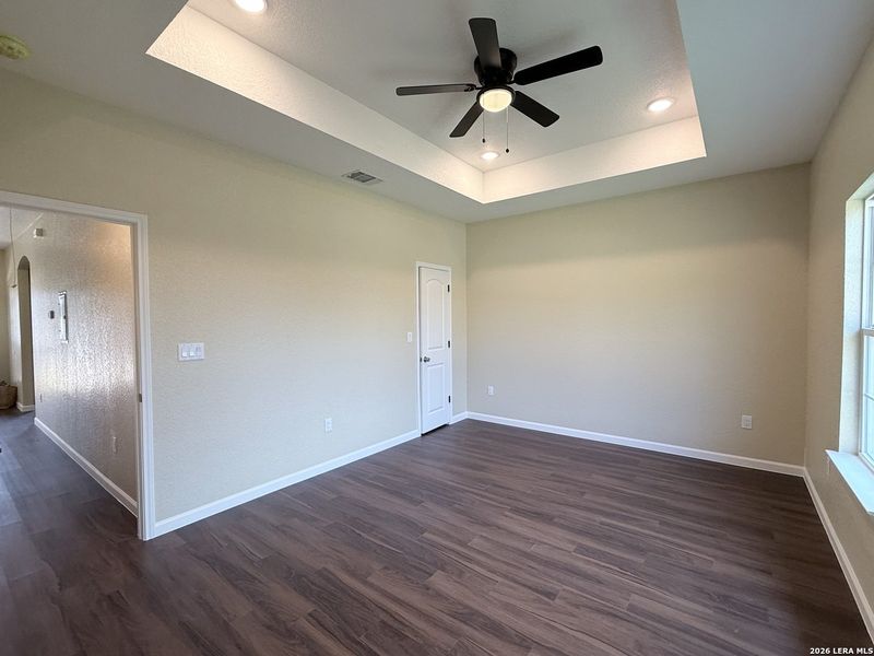 Spacious, unfurnished interior of a new home in , San Antonio (Image 19).