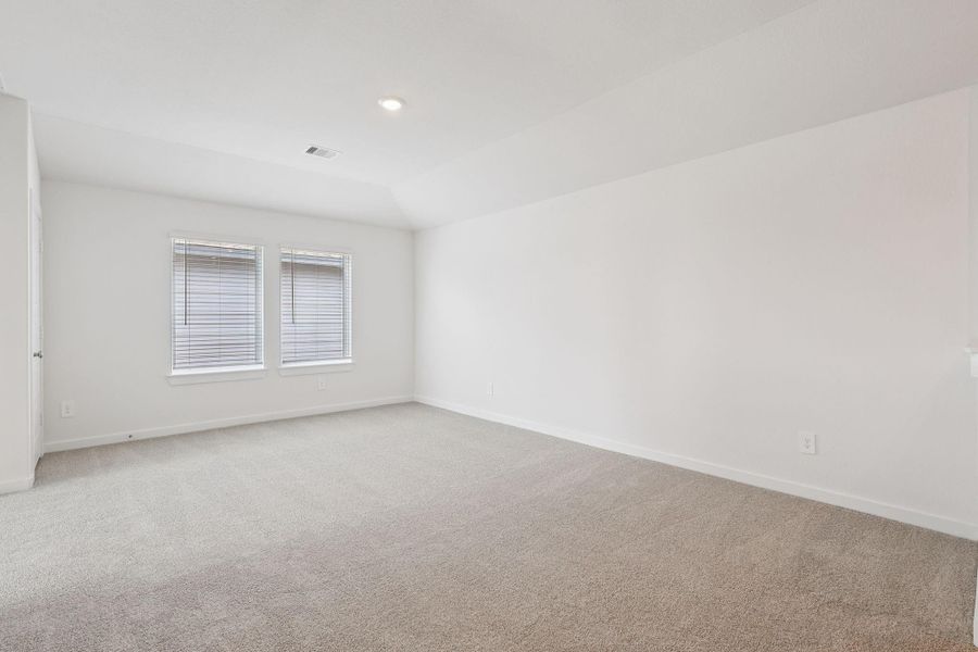 Spacious, unfurnished interior of a new home in Southwinds, Baytown (Image 27). Spacious, unfurnished interior of a new home in Southwinds, Baytown (Image 27).