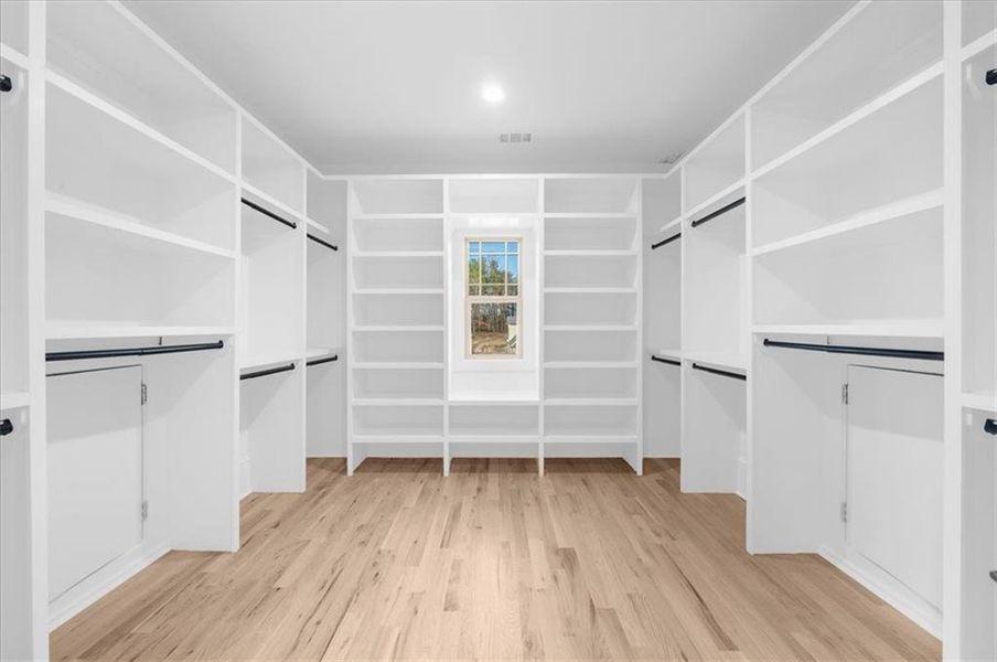 Spacious, unfurnished interior of a new home in , Gainesville (Image 79).