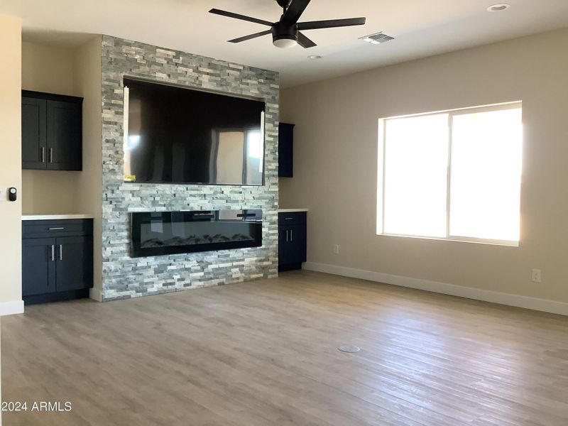 TV/Fireplace