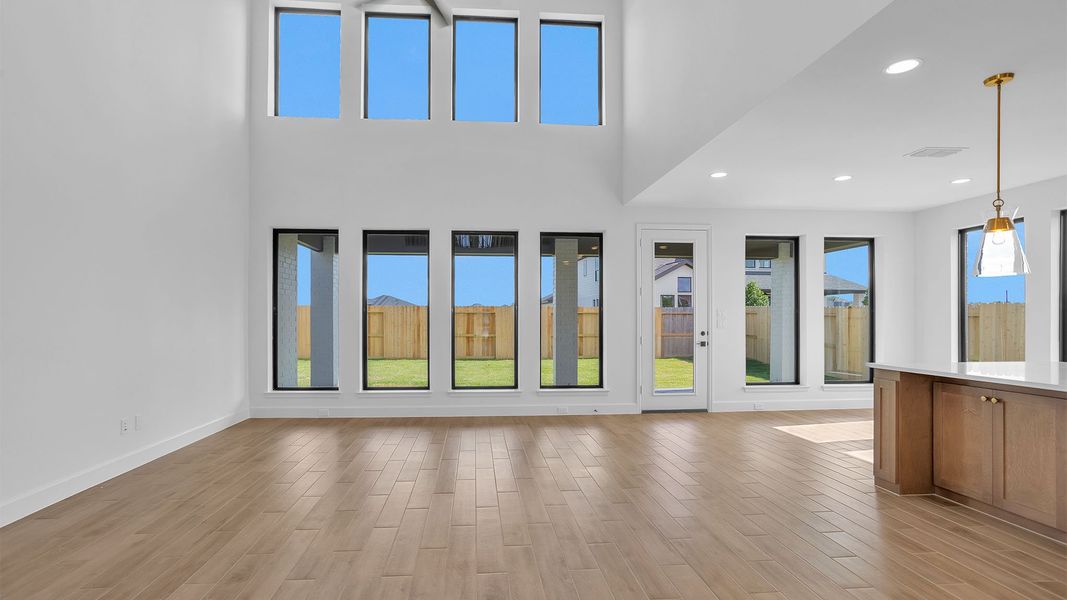 Spacious, unfurnished interior of a new home in Sienna 55' - Valencia, Missouri City (Image 8). Spacious, unfurnished interior of a new home in Sienna 55' - Valencia, Missouri City (Image 8).