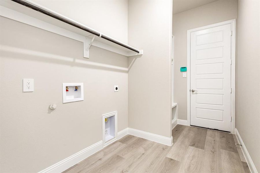 Spacious, unfurnished interior of a new home in Ten Mile Creek Estates, DeSoto (Image 23).