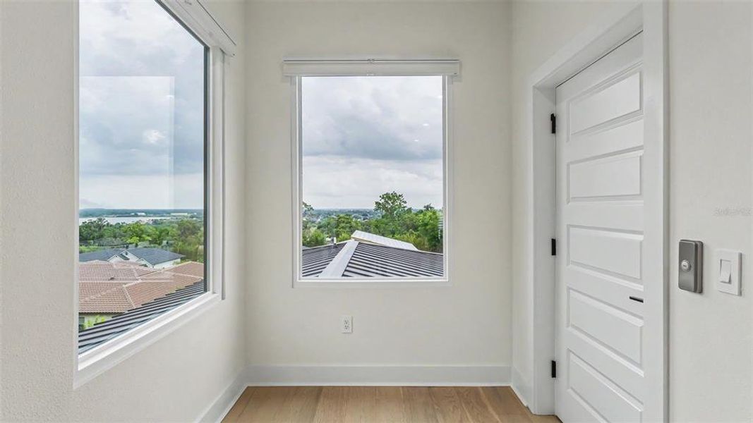 Spacious, unfurnished interior of a new home in , Lakeland (Image 39).