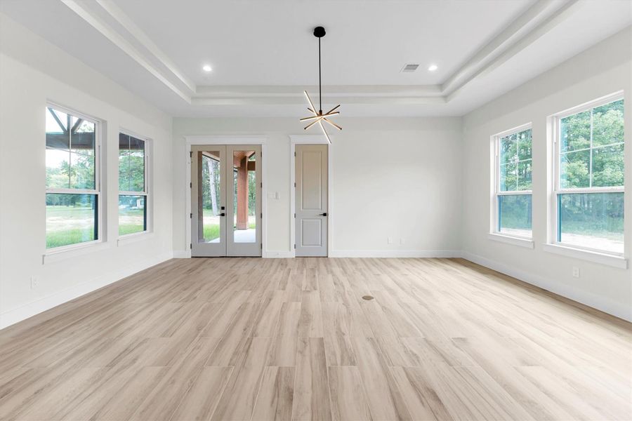 Spacious, unfurnished interior of a new home in , Conroe (Image 26).